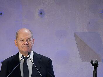 Scholz besucht Bundesamt für Migration und Siemens