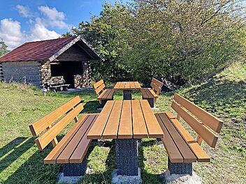 Eine neue stabile und angenehme Rastm&ouml;glichkeit bietet sich den Wanderern.