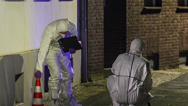 Polizei gibt Sch&uuml;sse in Krefeld ab