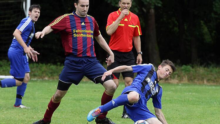 Szene aus dem Vorrundenspiel SpVgg Rattelsdorf - FSG Gunzendorf (0:0).
