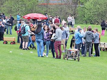 Zahlreiche Jugendliche sind am 1. Mai auf dem LGS-Gelände. Fotos: Corinna Igler
