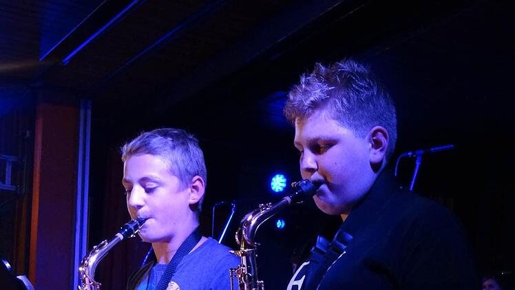 Wie eine Spinne über die Klappen: Mit dem "Spider Rag" brachten Lorenz Brembs und Christian Konstanz den Dixieland-Jazz nach Ebern. Bei den vielen Tönen und Off-Beat-Phrasierungen mussten sie, flink wie eine Spinne, die Finger über die Klappen tanzen lassen.