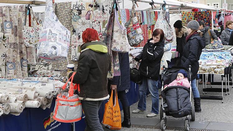 Auffallend viele junge Mütter besuchten den Markt. Foto: Matthias Hoch