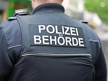 Will die Polizei kontrollieren, ob Personen in Privatwohnungen die Corona-Regeln einhalten, muss sie dabei die Grundrechte beachten.  Foto: Uli Deck/dpa