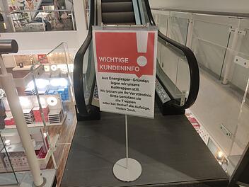 Hirschaid: XXXLutz Neubert stellt Rolltreppen ab - "bitten um Verst&auml;ndnis"