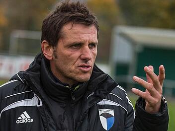 Trainer Michael Hutzler und die SpVgg Jahn Forchheim unterlagen in der Bayernliga beim TSV Aubstadt mit 0:1.  Foto: Archiv