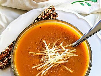 S&uuml;&szlig;kartoffel-Apfel-Suppe schmeckt zu jeder Jahreszeit.