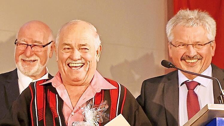 F&uuml;r sein Engagement geehrt: Theodor Wagner (Mitte)