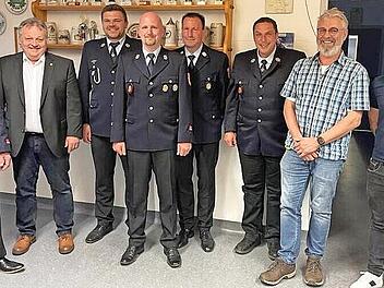 Erster Vorsitzender Thomas Dietrich, Dritter B&uuml;rgermeister Hubert Robisch, Erster Kommandant Sascha Karl, Zweiter Kommandant J&ouml;rg Seifert, ehemaliger Kommandant J&uuml;rgen Neumann, Erster B&uuml;rgermeister Jochen Weber sowie Matthias Trier und Rene Biesen...