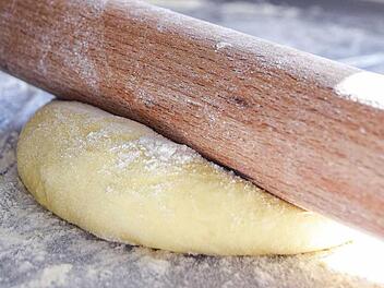 Flammkuchenteig-ohne-Hefe.jpg