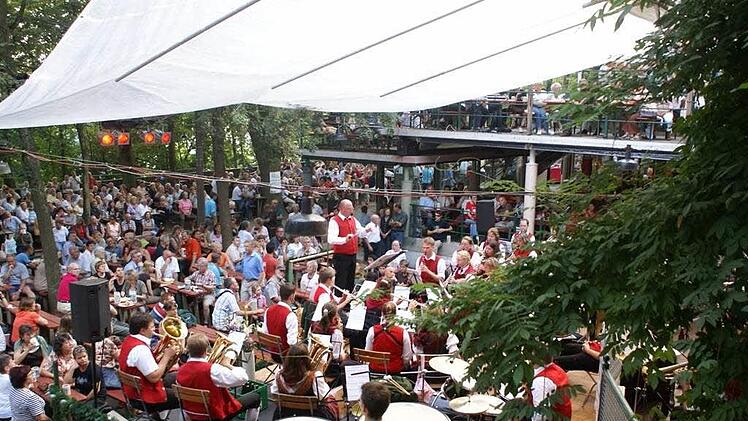 Auch 2018 wird der Erlanger "Berch" wieder von zahlreichen Besuchern in Dirndl und Lederhose bevölkert. Foto: inFrankenPix/Lightside Photography