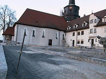 Es gab immer wieder aufregende Zeiten, so auch 2001, als der Vorplatz neu gestaltet wurde.  Foto: FT-Archiv