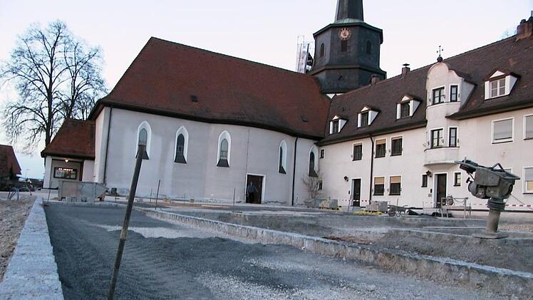 Es gab immer wieder aufregende Zeiten, so auch 2001, als der Vorplatz neu gestaltet wurde.  Foto: FT-Archiv