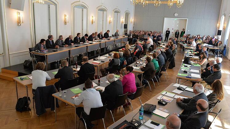 Die Folgekosten der neuen Sitzungsgelder wurden offenbar falsch eingeschätzt.  Foto: Ronald Rinklef