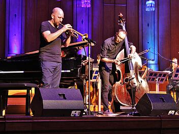 Bleibender Eindruck (von links): Sebastian Studnitzky und Paul Kleber.  Fotos: Werner Vogel
