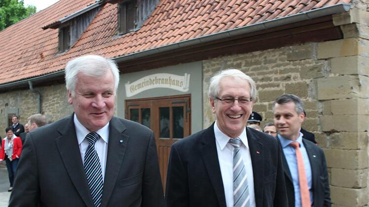 2014 war Ministerpräsident   Horst Seehofer zur Verabschiedung von Bürgermeister Anton Bauernschubert in Thundorf. Foto: Philipp Bauernschubert
