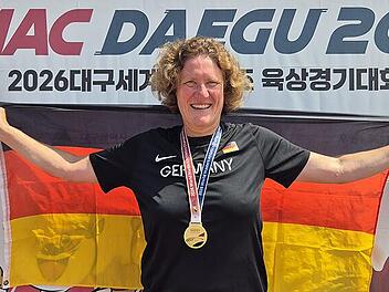 Martina Greithanner l&auml;sst den Diskus zu WM-Gold segeln