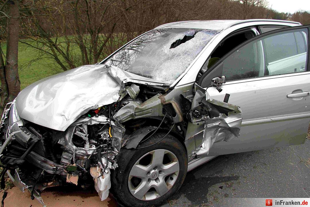 Tödlicher Unfall: 16-jähriger Motorradfahrer gerät in Gegenverkehr