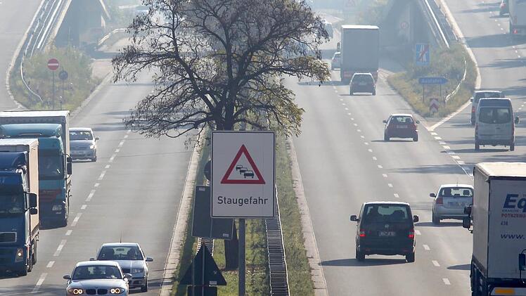 Blick auf die A73 stadteinwärts Richtung Nürnberg Foto: Daniel Karmann, dpa