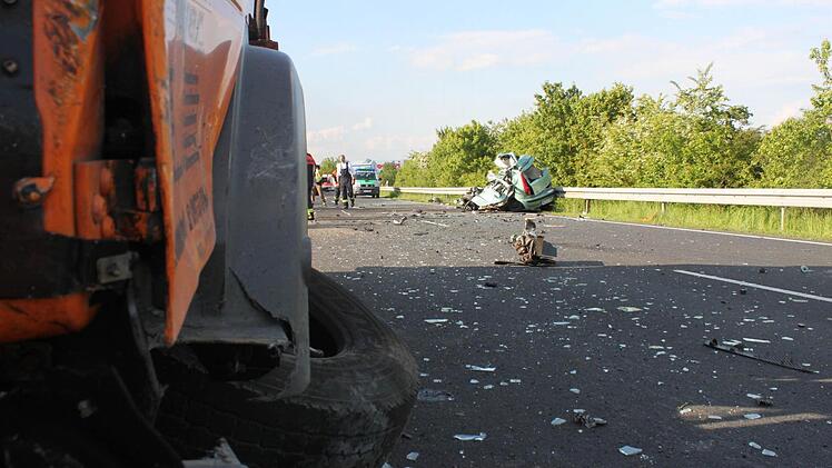 Unfall auf der Staatsstraße ST 2445 (früher B 19) bei Niederlauer.