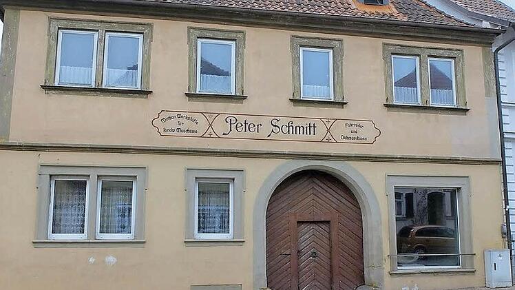 Zwischen Heimatmuseum und Apotheke gelegen, täte dem Anwesen von "Peter Fuchzich" eine Revitalisierung gut.  Fotos: Günter Lipp