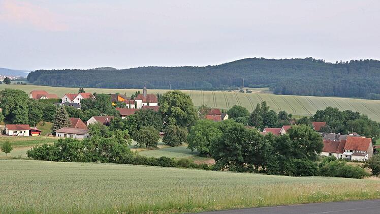Etwa 650 Meter Luftlinie nördlich der B 279 liegt versteckt eingebettet die Ortschaft Geroldswind, ein Ortsteil der Marktgemeinde Maroldsweisach. Vier Straßennamen wird es künftig in diesem Dorf geben.  Foto: Helmut Will