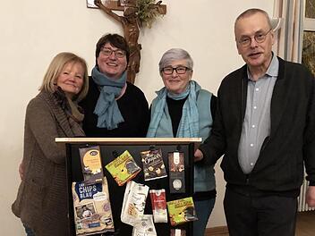 Warben für die Zertifizierung (von links): Dorle Frey vom "Fair-Ein" Kulmbach, Ingrid Flieger (Steuerungsgruppe), Heike Rahn, ("Eine-Welt-Laden") Kulmbach und MdB Uwe Kekeritz (Die Grünen)Vanessa Druse-Baum