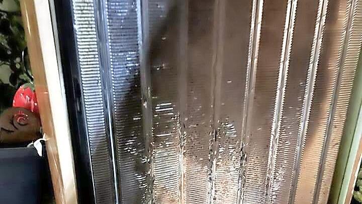 Corpus delicti: der von der Feuerwehr gesicherte Kühlschrank