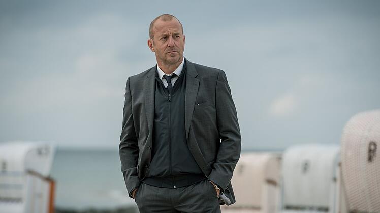 Simon Kessler (Heino Ferch) ist zur&uuml;ck in Nordholm. Es geht um den Mord an einem Mann und seine verschwundene Familie.