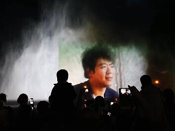 Eindrücke vom Kissinger Sommer waren in der ersten Version der Beamer-Show im Rosengarten zu sehen. Foto: Ralf Ruppert