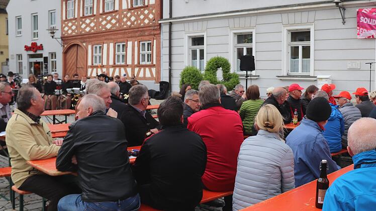 Die Zahl der Besucher der Maikundgebung blieb angesichts des kühlen Wetters überschaubar.Johanna Blum