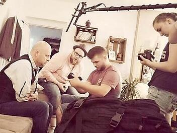 Das junge Filmteam von Laurenz-Films pr&auml;sentiert im Zeiler Kino pers&ouml;nlich seinen ersten Langspielfilm "Stundenglas": Die Filmemacher stehen den Kinog&auml;sten f&uuml;r Fragen zur Verf&uuml;gung. Foto: Laurenz-Films