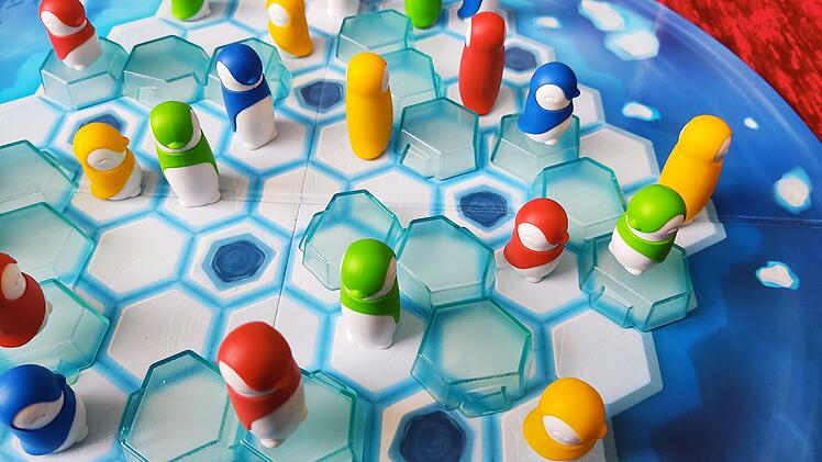 Kuschel-Kolonien im Test - knuffiges Kinder-Brettspiel mit Pinguinfamilien