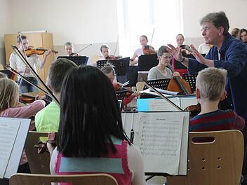 Beim Schluss-Strich spielten die Schüler gemeinsam das Lied "Panama Panama Cuba". Fotos: Mariell Dörrschmidt