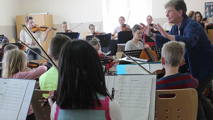 Beim Schluss-Strich spielten die Schüler gemeinsam das Lied "Panama Panama Cuba". Fotos: Mariell Dörrschmidt