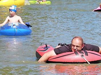 Tobias (hinten) und Robert Meier gewannen mit ihrem Tandem-Boot den Kreativpreis. Foto: Johanna Blum