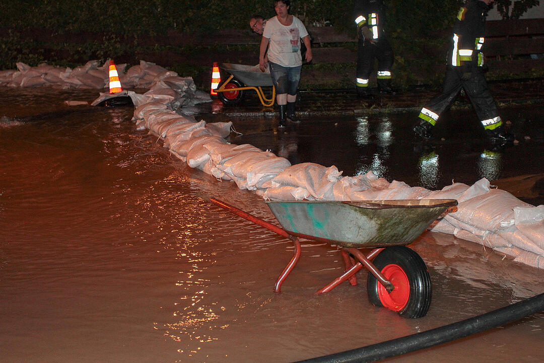 Nürnberg: Beschädigte Leitung setzt einen ganzen Straßenzug unter Wasser