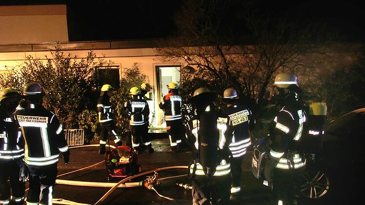 Ein am Abend nicht gelöschtes Teelicht löste in der Nacht  auf Montag in der Schillerstraße  in Bad Kissingen einen Zimmerbrand aus, bei dem die Wohnungsinhaberin  leicht verletzt wurde. Foto: Peter Rauch