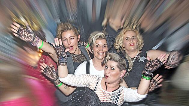 Nicht nur beim Weiberfasching geht in der Michelauer Angerturnhalle w&auml;hrend der n&auml;rrischen Tage die Post ab. Foto: Klaus Gagel