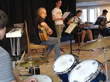 Unter coronabedingten Auflagen hat die August-Kömpel-Musikschule als Abschluss des Schuljahres noch ein Konzert organisieren können. Viele Veranstaltungen hatten in den vergangenen Wochen abgesagt werden müssen und können auch nicht nachgeholt werden. Foto: Archiv/Steffi Elm