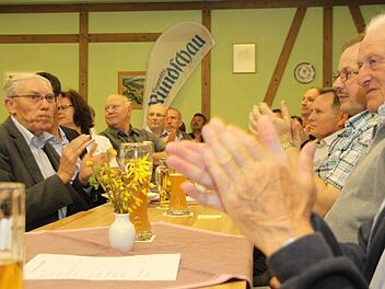 Im Kulmbacher Stadtteil Kirchleus wurde intensiv über das Thema Windkraft diskutiert. Die BR hatte am Dienstag zur Veranstaltung "Rundschau unterwegs" in die Dorfhalle eingeladen. Fotos: S.Martin