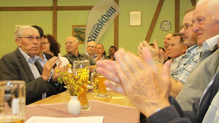 Im Kulmbacher Stadtteil Kirchleus wurde intensiv über das Thema Windkraft diskutiert. Die BR hatte am Dienstag zur Veranstaltung "Rundschau unterwegs" in die Dorfhalle eingeladen. Fotos: S.Martin