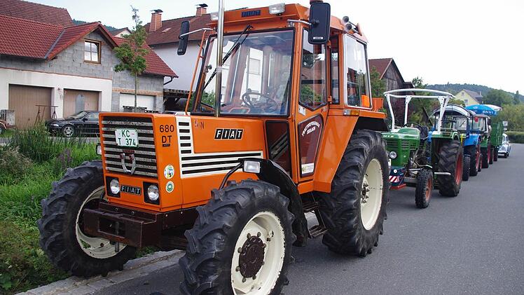 Beim historischen Bulldog- und Motorradtreffen in Neuses gab es zahlreiche Schätzchen zu bewundern. Foto: Heike Schülein