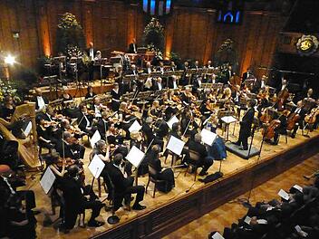 Das Bergen Filharmoniske Orkester unter der Leitung von Eivind Aadland gastierte zum ersten Mal im Großen Saal. Fotos: Ahnert