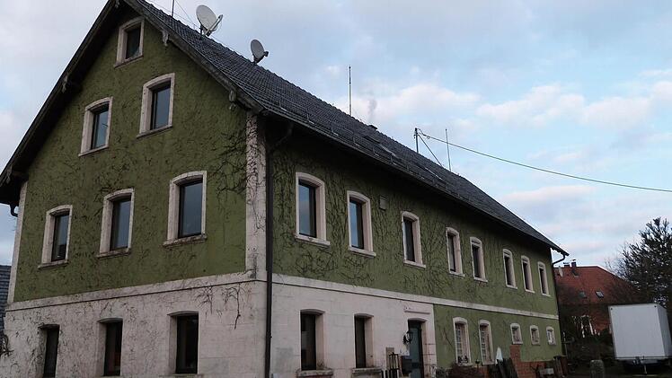 Das frühere Gasthaus in der Ortsmitte von See wurde 1874 erbaut. Zwei Mitarbeiter des Bayreuther Festspielhauses haben jetzt dessen Sanierung in Angriff genommen.