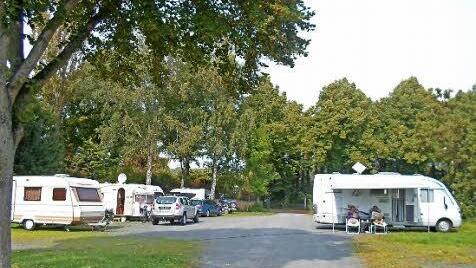 Urlauber finden viele Wohnmobilstellplätze und Campingplätze, zum Beispiel in Einbeck, der Urheimat des Bockbieres. Foto: djd/Einbeck Marketing GmbH