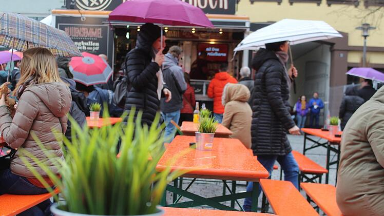 Ans frühlinghafte Dekor wurde gedacht. Der Regen kam trotzdem. Foto: Markus Häggberg