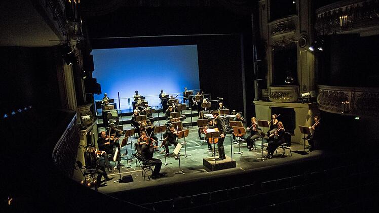 Impressionen vom Auftakt der Konzert-Saison im Landestheater Coburg. Das Philharmonische Orchester spielte unter Leitung von Johannes Braun.Foto: Jochen Berger