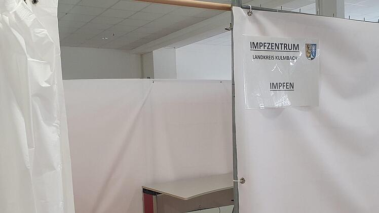 Geimpft wird in vier Kabinen parallel. Foto: Christine Fischer