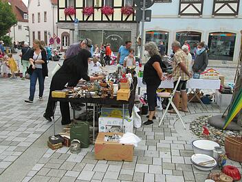 Auf Entdecker, "Schatzsucher" und Schnäppchenjäger warten am Samstag, 4. September, der Floh- und der Kunstmarkt rund um den Viehmarkt und in der Bahnhofstraße.